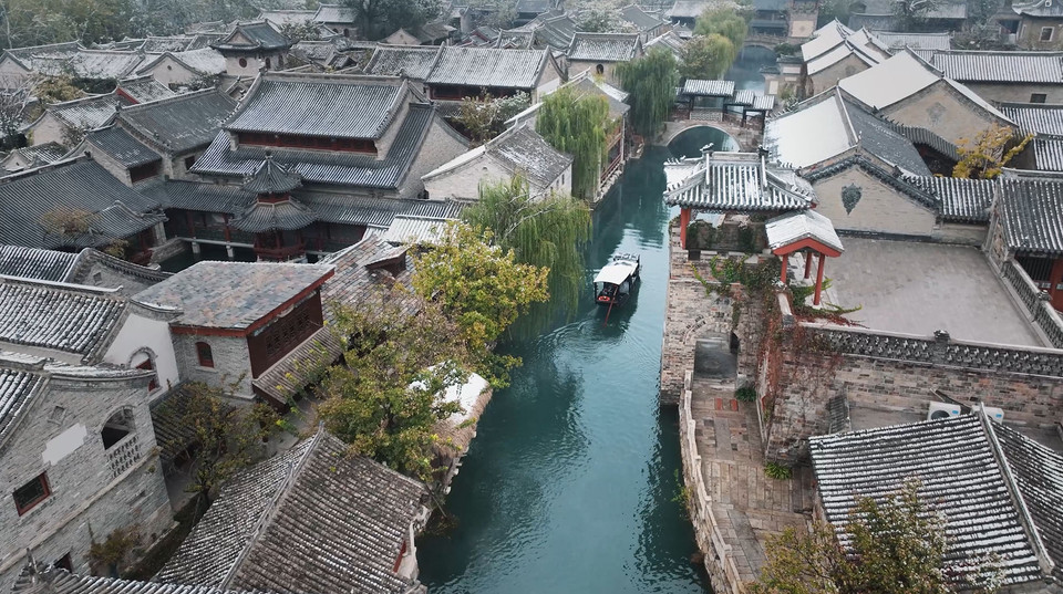 Đây là một khu di tích lịch sử và văn hóa sinh thái kết hợp, với trọng điểm là khu vực phố cổ Minh Thủy, từ lâu đã thu hút đông đảo du khách trong và ngoài Trung Quốc đến tham quan, nghỉ dưỡng, thưởng ngoạn cảnh đẹp và trải nghiệm những nét văn hóa đặc sắc. (Ảnh: Tiến Trung-Mạnh Cường-Thành Dương/Vietnam+)