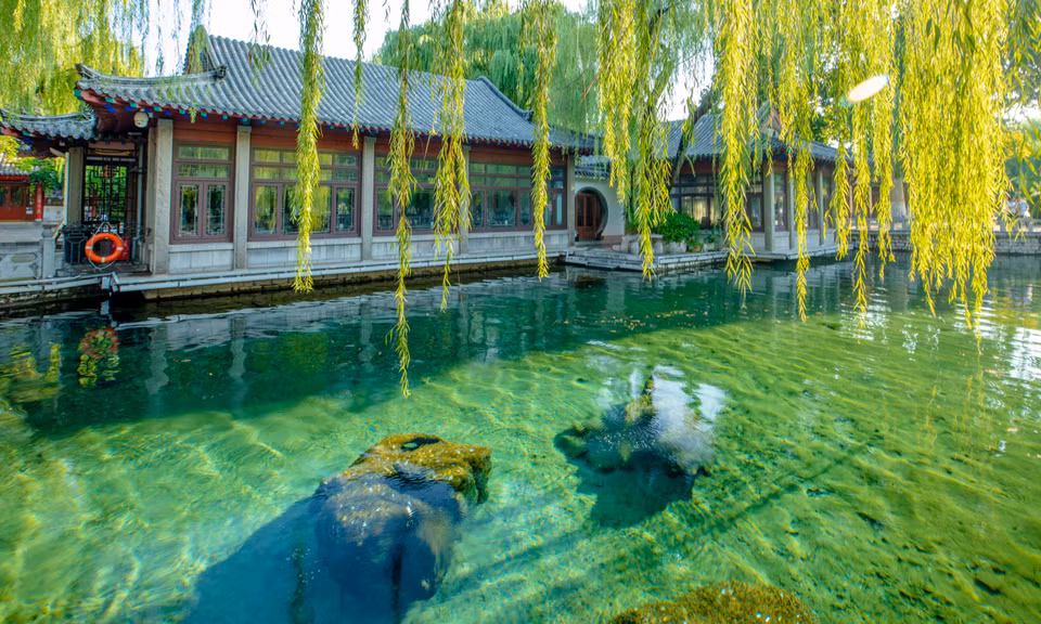 Đây là một quần thể văn hóa du lịch sở hữu những cảnh đẹp thiên nhiên làm say đắm lòng người, khiến du khách đến tham quan như bị níu chân không muốn về. (Ảnh: Tiến Trung-Mạnh Cường-Thành Dương/Vietnam+)