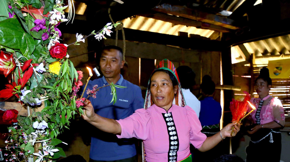 Lễ Sà Típ của đồng bào dân tộc Xinh Mun ở bản Phiêng Khàng, xã Phiêng Pằn (Mai Sơn, Sơn La). (Ảnh: Quang Quyết/TTXVN)