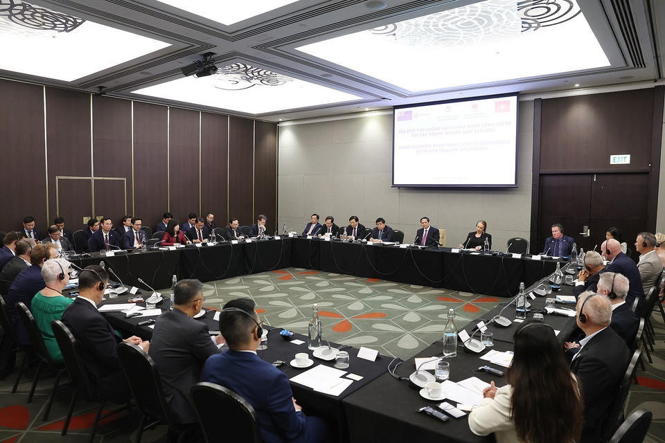 Thủ tướng Phạm Minh Chính tọa đàm với các doanh nghiệp New Zealand. (Ảnh: Dương Giang/TTXVN)