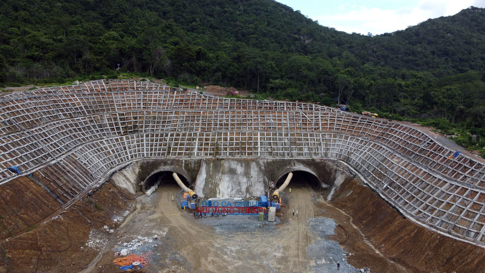 Cửa hầm phía Nam nằm trên địa bàn huyện Tuy Phong, tỉnh Bình Thuận. (Ảnh: Huy Hùng/TTXVN)