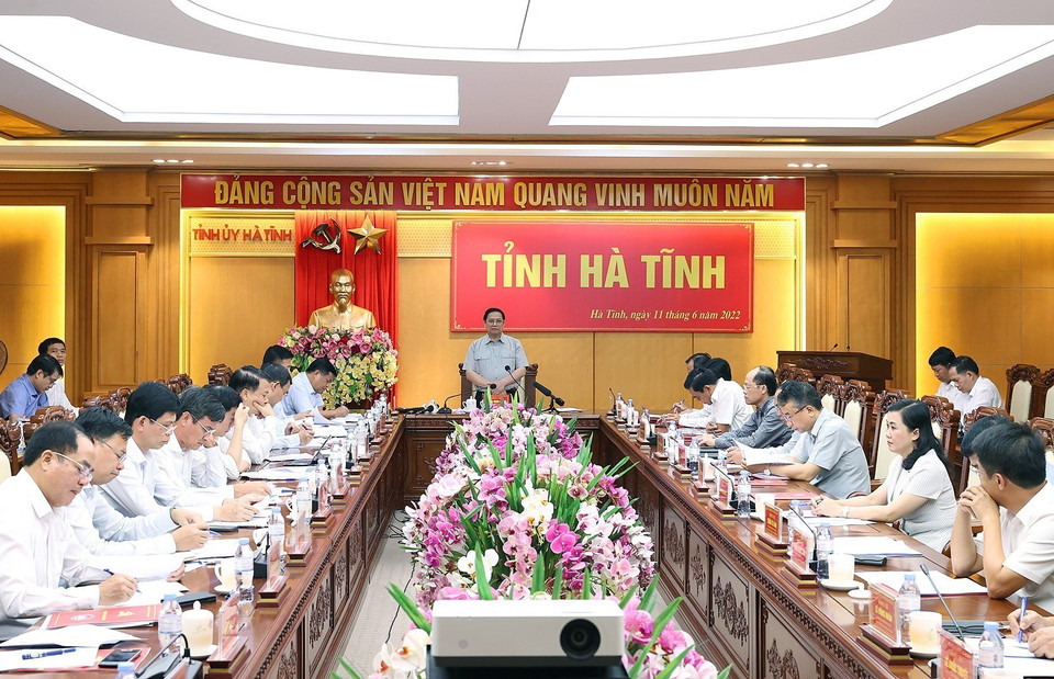 Thủ tướng Phạm Minh Chính làm việc với lãnh đạo chủ chốt tỉnh Hà Tĩnh. (Ảnh: Dương Giang/TTXVN)
