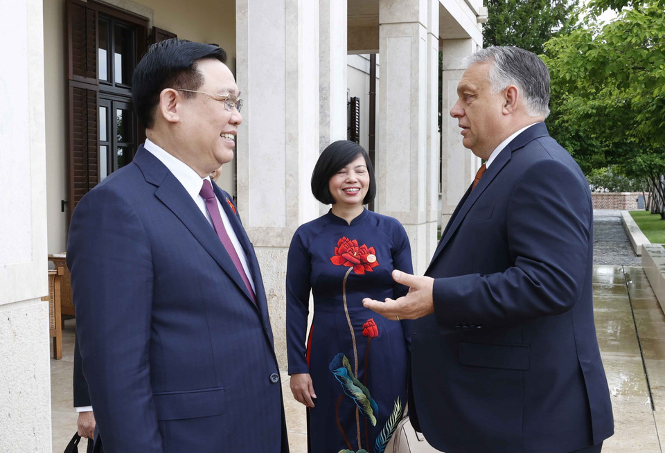 Chủ tịch Quốc hội Vương Đình Huệ và Thủ tướng Hungary Viktor Orbán. (Ảnh: Doãn Tấn/TTXVN)