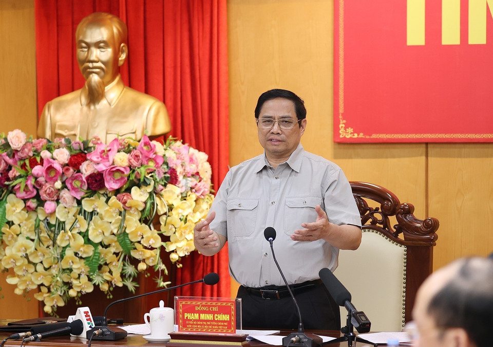 Thủ tướng Phạm Minh Chính làm việc với lãnh đạo chủ chốt tỉnh Hà Tĩnh. (Ảnh: Dương Giang/TTXVN)