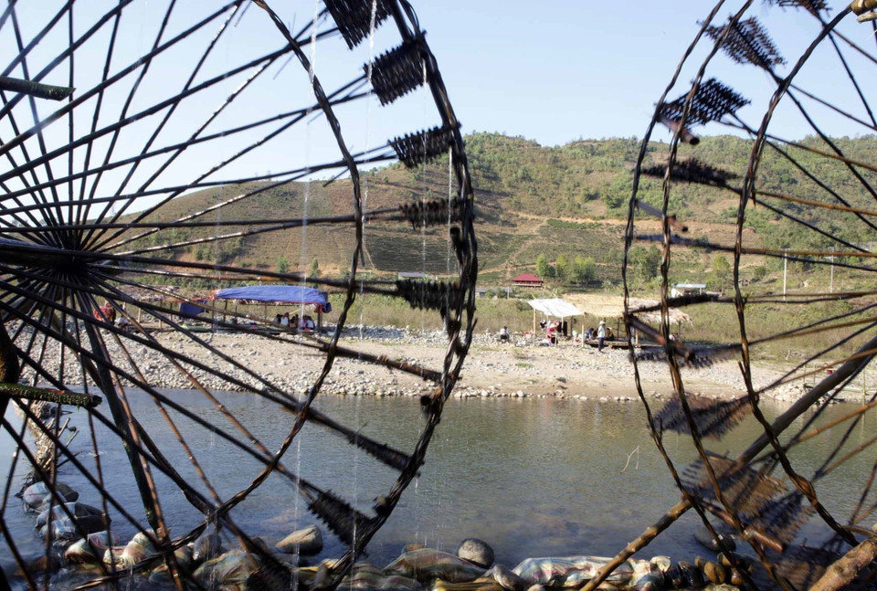 Ngoài việc cung cấp nước cho sản xuất nông nghiệp, ngày nay, những chiếc cọn nước đã trở thành nét đặc trưng riêng của bản Nà Khương nói riêng và của xã Bản Bo nói chung và nơi đây cũng là điểm du lịch hấp dẫn cho du khách khi đến với Tây Bắc. (Ảnh: Quý Trung/TTXVN)