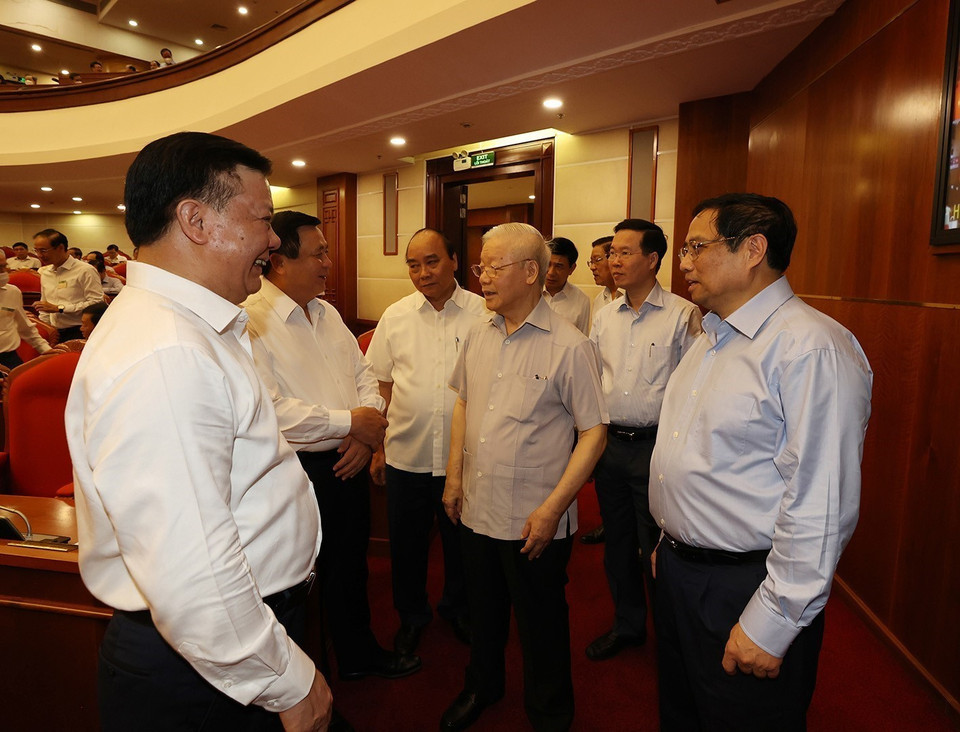 Tổng Bí thư Nguyễn Phú Trọng, Chủ tịch nước Nguyễn Xuân Phúc, Thủ tướng Phạm Minh Chính và Thường trực Ban Bí thư Võ Văn Thưởng cùng các đại biểu dự hội nghị. (Ảnh : Trí Dũng/TTXVN)