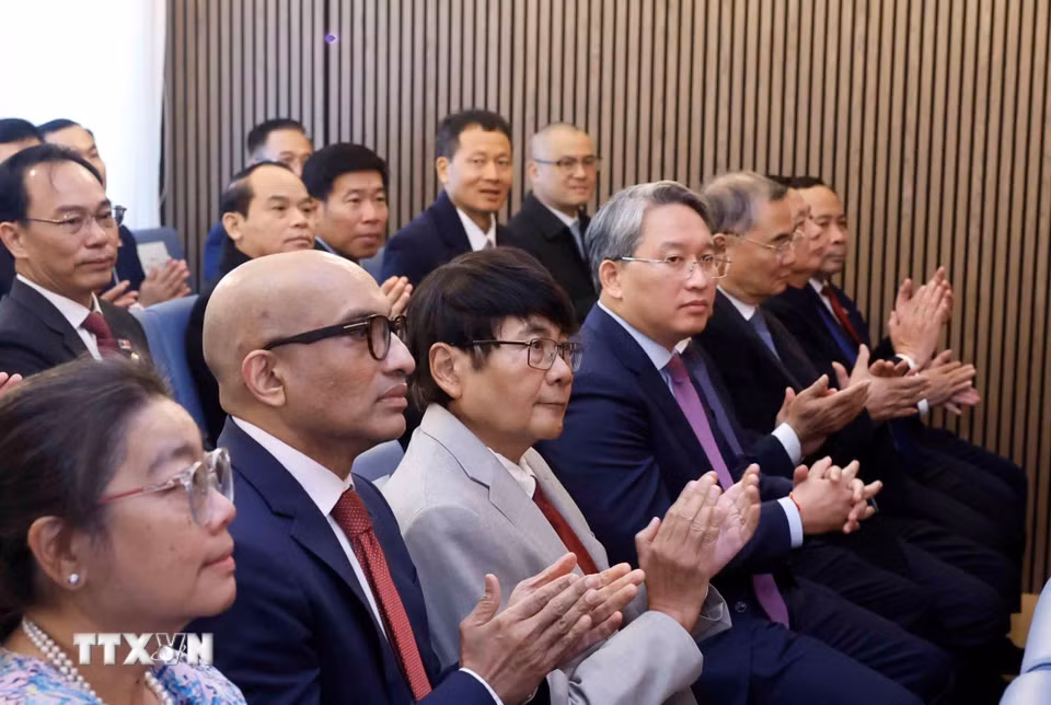 Các đại biểu tham dự lễ khánh thành trụ sở mới Đại sứ quán Việt Nam tại Australia. (Ảnh: Thống Nhất/TTXVN)