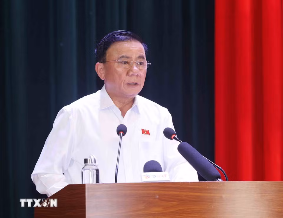 Đồng chí Trần Cẩm Tú, Ủy viên Bộ Chính trị, Thường trực Ban Bí thư phát biểu tại buổi tiếp xúc cử tri. (Ảnh: Phương Hoa/TTXVN)