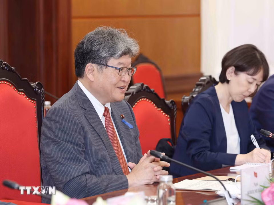 Quyền Tổng Thư ký Đảng Dân chủ Tự do Nhật Bản Hagiuda Koichi phát biểu tại cuộc hội đàm. (Ảnh: Phương Hoa/TTXVN)