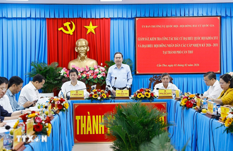 Chủ tịch Quốc hội Trần Thanh Mẫn làm việc với Ủy ban Bầu cử thành phố Cần Thơ. (Ảnh: Doãn Tấn/TTXVN)