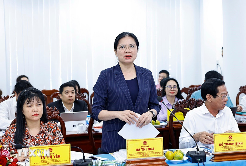 Phó Bí thư Thường trực Đảng ủy Mặt trận Tổ quốc, các đoàn thể Trung ương, Phó Chủ tịch, Tổng Thư ký Uỷ ban Trung ương Mặt trận Tổ quốc Việt Nam Hà Thị Nga phát biểu. (Ảnh: Doãn Tấn/TTXVN)