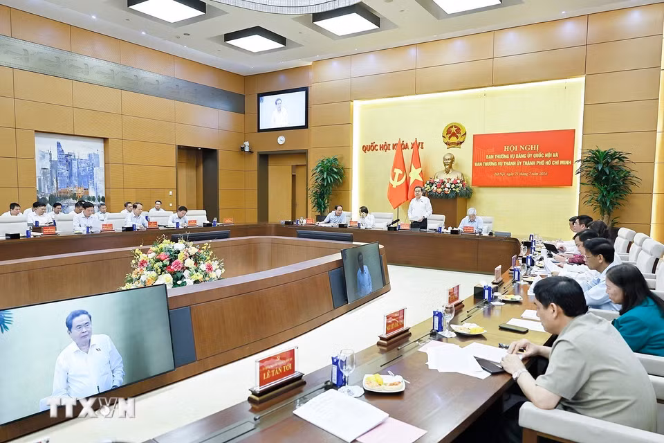 Chủ tịch Quốc hội Trần Thanh Mẫn chủ trì Hội nghị Ban Thường vụ Đảng ủy Quốc hội và Ban Thường vụ Thành ủy Thành phố Hồ Chí Minh. (Ảnh: Doãn Tấn/TTXVN)