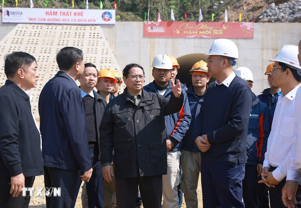 Thủ tướng Phạm Minh Chính kiểm tra tiến độ dự án đường cao tốc Đồng Đăng (Lạng Sơn)-Trà Lĩnh (Cao Bằng). (Ảnh: Dương Giang/TTXVN)