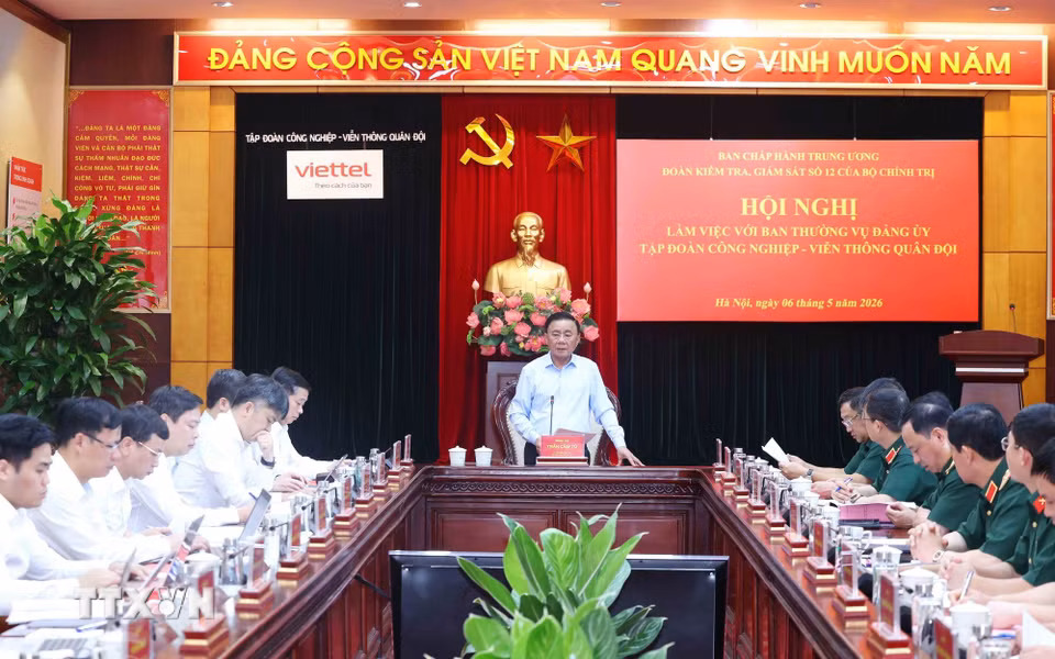 Đồng chí Trần Cẩm Tú, Ủy viên Bộ Chính trị, Thường trực Ban Bí thư, Trưởng Đoàn kiểm tra, giám sát số 12 của Bộ Chính trị phát biểu chỉ đạo hội nghị. (Ảnh: Phương Hoa/TTXVN)