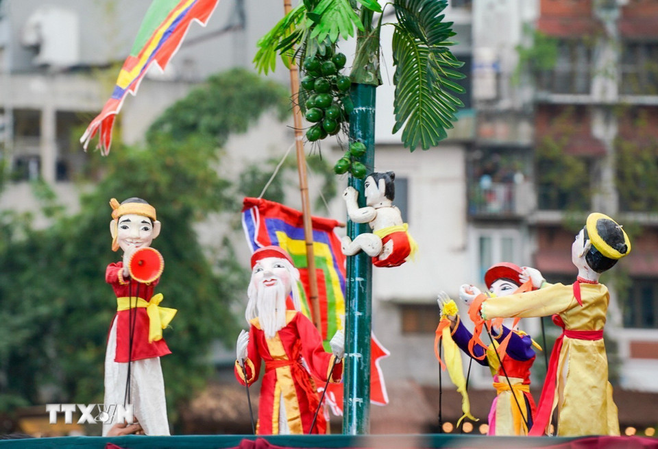 Biểu diễn múa rối cạn Tế Tiêu. (Ảnh: Khánh Hòa/TTXVN)