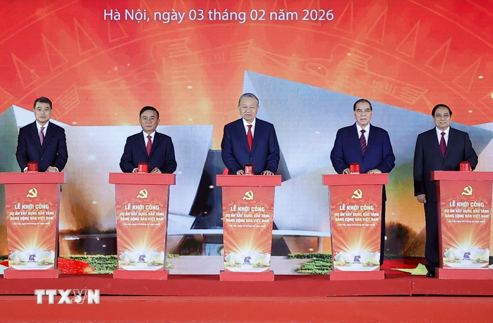 Tổng Bí thư Tô Lâm, Thủ tướng Phạm Minh Chính và các lãnh đạo, nguyên lãnh đạo Đảng, Nhà nước thực hiện nghi thức khởi công dự án xây dựng Bảo tàng Đảng Cộng sản Việt Nam. (Ảnh: Thống Nhất/TTXVN)