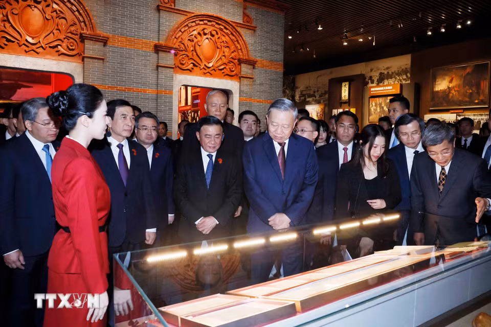 Tổng Bí thư, Chủ tịch nước Tô Lâm thăm Bảo tàng Lịch sử Đảng Cộng sản Trung Quốc. (Ảnh: Thống Nhất/TTXVN)