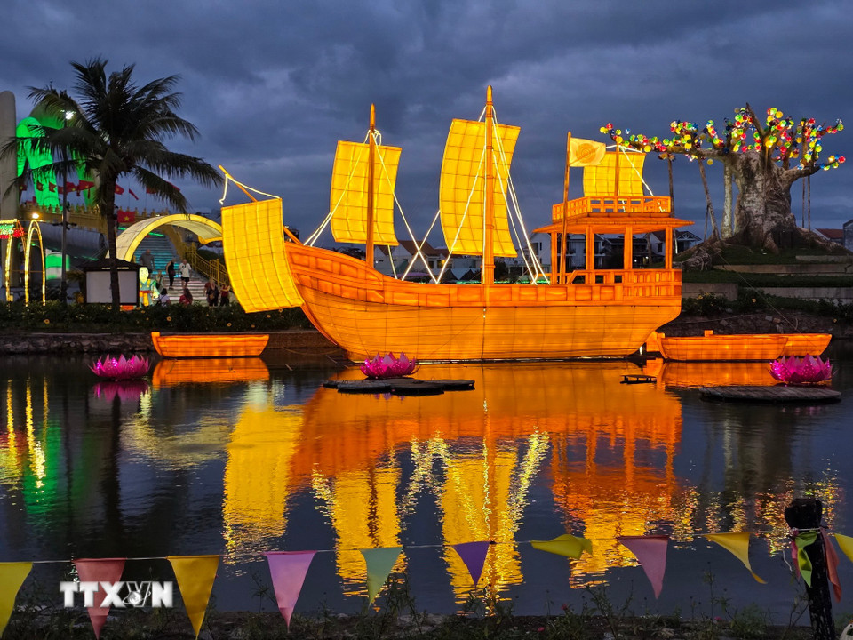 Biểu diễn nghệ thuật tại chương trình. (Ảnh: Trần Lê Lâm/TTXVN)