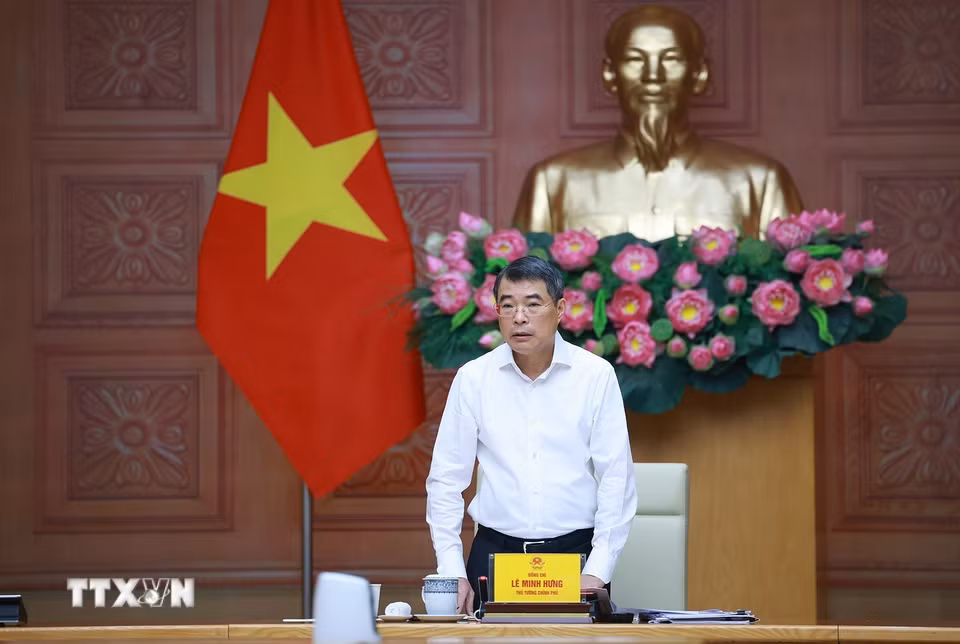 Thủ tướng Lê Minh Hưng chủ trì buổi làm việc với lãnh đạo Bộ Công Thương và các bộ, ngành về tháo gỡ khó khăn, thúc đẩy sản xuất kinh doanh. (Ảnh: Dương Giang/TTXVN)