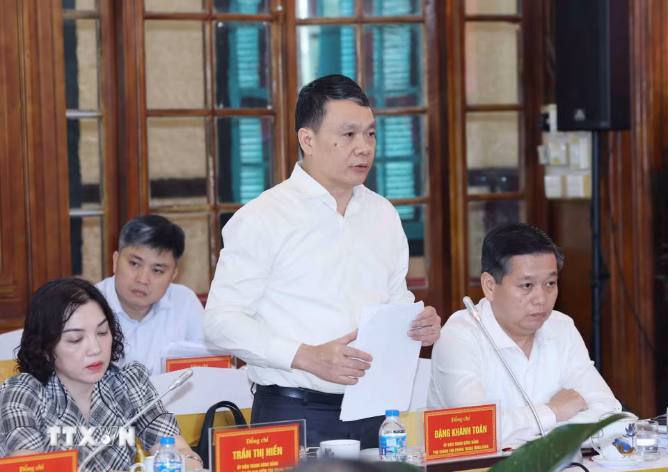 Đồng chí Đặng Khánh Toàn, Ủy viên Trung ương Đảng, Phó Chánh Văn phòng Trung ương Đảng phát biểu tại hội nghị. (Ảnh: Phương Hoa/TTXVN)