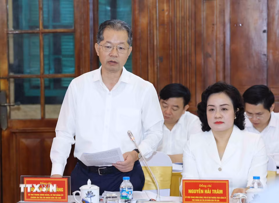 Đồng chí Nguyễn Văn Quảng, Bí thư Trung ương Đảng, Bí thư Đảng ủy, Chánh án Tòa án Nhân dân Tối cao phát biểu tại hội nghị. (Ảnh: Phương Hoa/TTXVN)