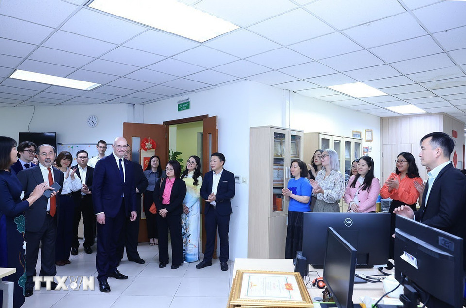 Đoàn lãnh đạo Hãng thông tấn TASS thăm Ban Biên tập tin Đối ngoại. (Ảnh: Tuấn Anh/TTXVN)