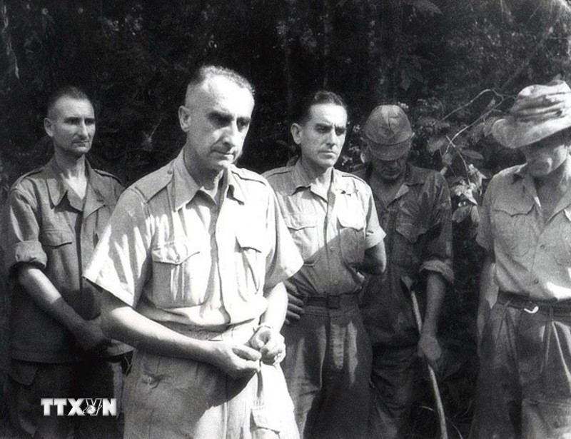 Chiều 7/5/1954, quân đội nhân dân Việt Nam đã tiêu diệt hoàn toàn tập đoàn cứ điểm Điện Biên Phủ mạnh nhất Đông Dương của thực dân Pháp, bắt sống tướng chỉ huy De Castries, kết thúc thắng lợi trận quyết chiến chiến lược kéo dài suốt 56 ngày đêm. (Ảnh: TTXVN)