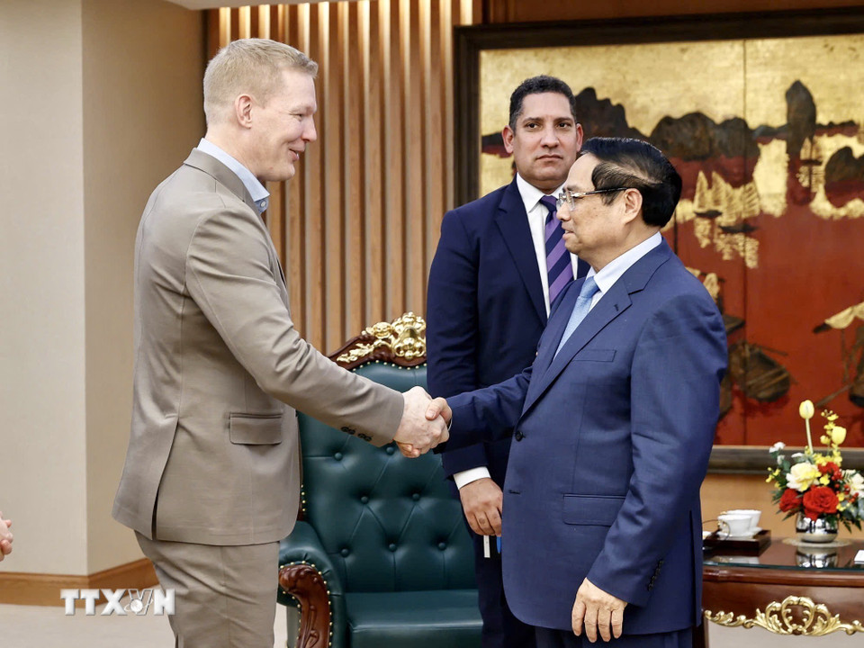 Thủ tướng Phạm Minh Chính tiếp ông Dennis Nobelius, Tổng Giám đốc Tập đoàn Syre. (Ảnh: Dương Giang/TTXVN)