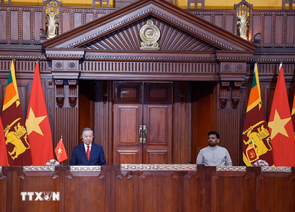 Tổng Bí thư, Chủ tịch nước Tô Lâm và Tổng thống Anura Kumara Dissanayake gặp gỡ báo chí nhân thăm cấp Nhà nước Sri Lanka. (Ảnh: Thống Nhất/TTXVN) ​