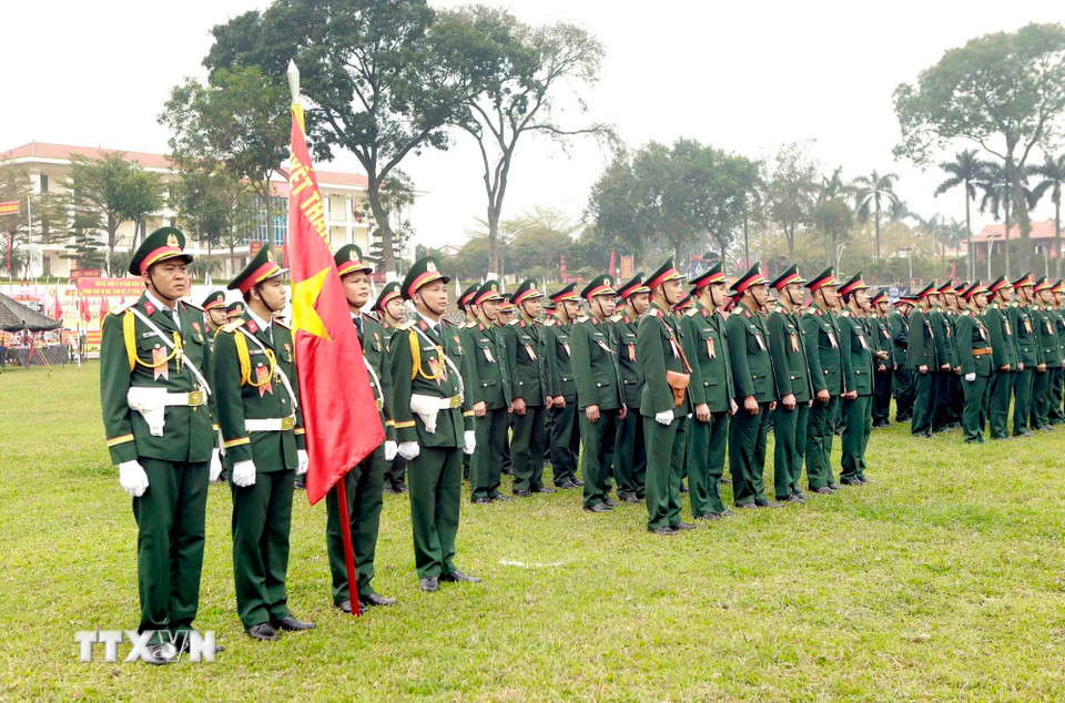 Cán bộ, chiến sỹ Sư đoàn 304 (Quân khu 2) tham gia duyệt đội ngũ tại Lễ ra quân huấn luyện. (Ảnh: Hoàng Hùng/TTXVN)