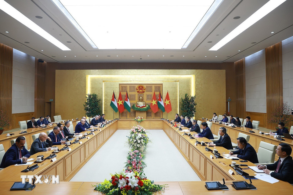 Thủ tướng Phạm Minh Chính hội kiến Chủ tịch Hạ viện Vương quốc Hashemite Jordan Mazen Turki El Qadi. (Ảnh: Dương Giang/TTXVN)