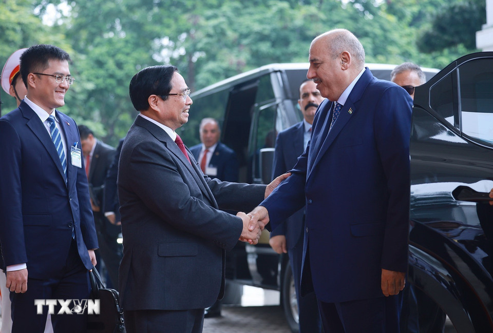 Thủ tướng Phạm Minh Chính hội kiến Chủ tịch Hạ viện Vương quốc Hashemite Jordan Mazen Turki El Qadi. (Ảnh: Dương Giang/TTXVN)