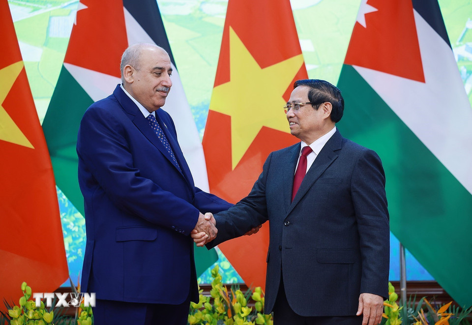 Thủ tướng Phạm Minh Chính hội kiến Chủ tịch Hạ viện Vương quốc Hashemite Jordan Mazen Turki El Qadi. (Ảnh: Dương Giang/TTXVN)