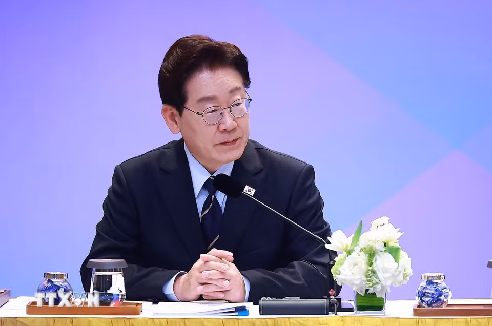 Tổng thống Hàn Quốc Lee Jae Myung phát biểu tại cuộc Tọa đàm bàn tròn với doanh nghiệp Việt Nam và Hàn Quốc. (Ảnh: Dương Giang/TTXVN)