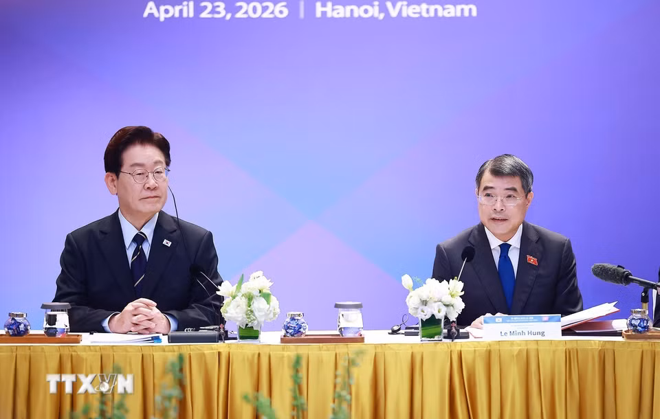 Thủ tướng Lê Minh Hưng và Tổng thống Hàn Quốc Lee Jae Myung dự Tọa đàm bàn tròn với doanh nghiệp Việt Nam và Hàn Quốc. (Ảnh: Dương Giang/TTXVN)