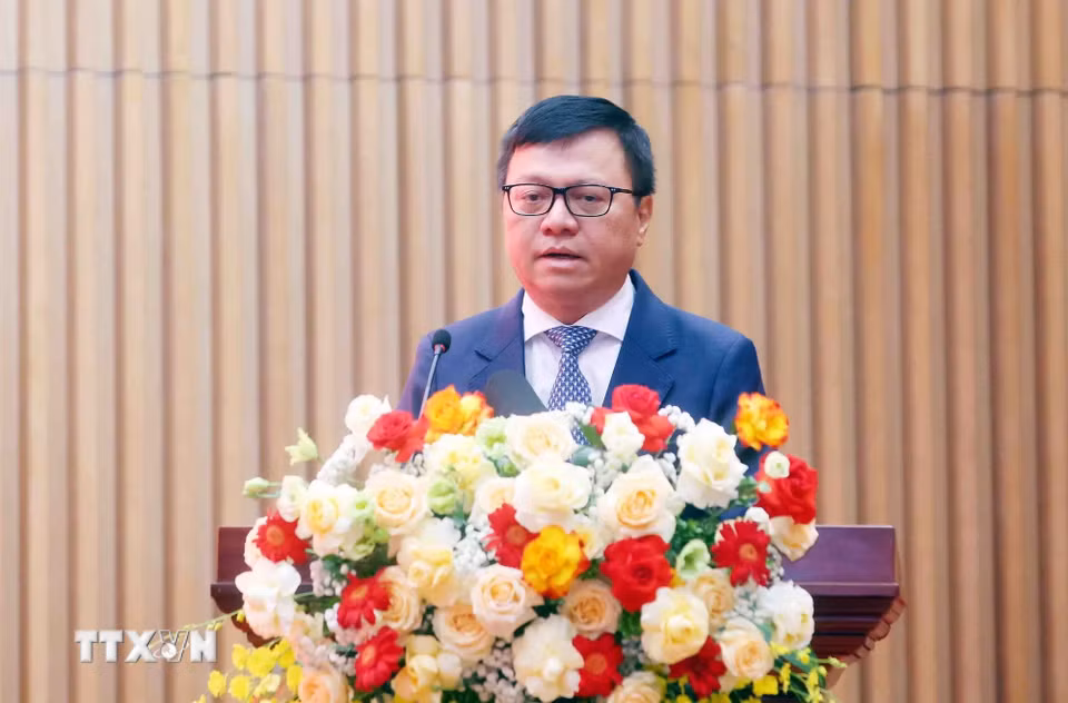 Đồng chí Lê Quốc Minh, Ủy viên Trung ương Đảng, Phó Trưởng ban Tuyên giáo và Dân vận Trung ương, Tổng Biên tập Báo Nhân Dân, Chủ tịch Hội Nhà báo Việt Nam phát biểu. (Ảnh: Phạm Kiên/TTXVN)