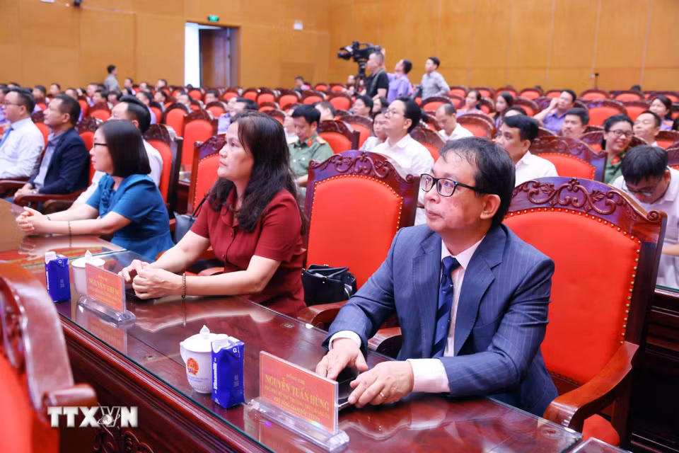 Các đại biểu tham dự buổi lễ. (Ảnh: Phạm Kiên/TTXVN)