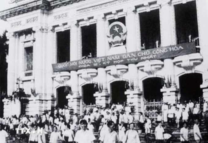 Nhà hát Lớn Hà Nội trong ngày khai mạc Kỳ họp thứ nhất, Quốc hội khóa V (3/6/1975). (Ảnh: Tư liệu TTXVN)