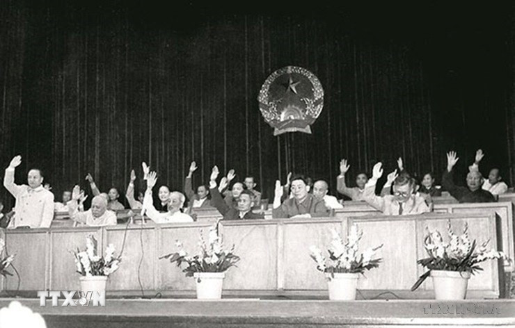 Quốc hội khóa III thông qua Lời kêu gọi Quốc hội các nước ủng hộ nhân dân Việt Nam chống Mỹ xâm lược tại kỳ họp thứ 2, (4/1965). (Ảnh Tư liệu TTXVN)