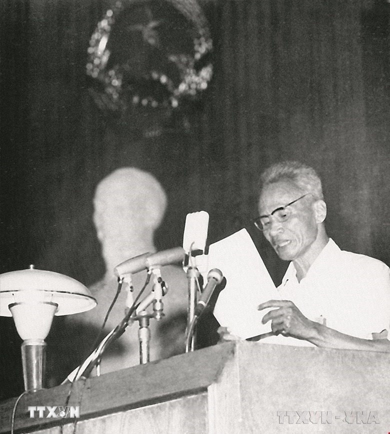 Thủ tướng Phạm Văn Đồng báo cáo Quốc hội khóa IV về tình hình đấu tranh quân sự và ngoại giao, tại kỳ họp thứ 3, tháng 2/1973. (Ảnh: TTXVN)
