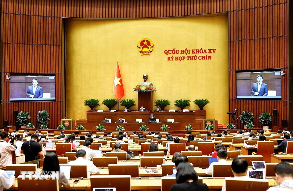 Kỳ họp thứ 9, Quốc hội khóa XV, chiều 12/6/2025, tại Hà Nội, Quốc hội nghe trình bày Tờ trình, Báo cáo thẩm tra về chủ trương đầu tư Dự án đầu tư xây dựng đường vành đai 4 Thành phố Hồ Chí Minh và thảo luận về dự thảo Nghị quyết về Trung tâm Tài chính quốc tế tại Việt Nam. Trong ảnh: Bộ trưởng Bộ Tài chính Nguyễn Văn Thắng phát biểu giải trình, làm rõ một số vấn đề đại biểu Quốc hội nêu. (Ảnh: Doãn Tấn/TTXVN)