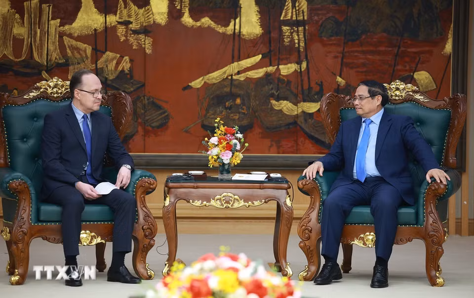 Thủ tướng Phạm Minh Chính tiếp ông Gennady Bezdetko, Đại sứ Liên bang Nga tại Việt Nam. (Ảnh: Dương Giang/TTXVN)