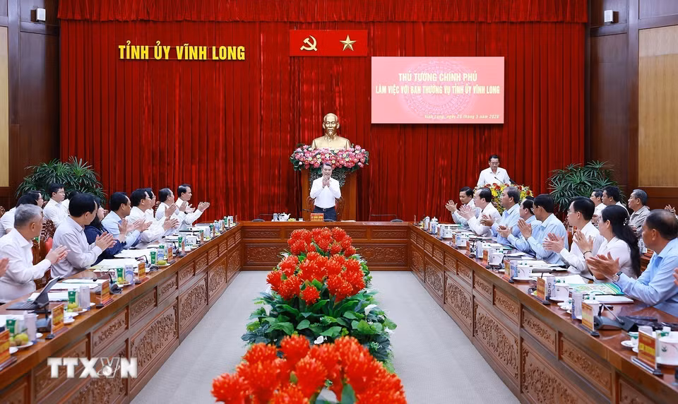 Thủ tướng Lê Minh Hưng chủ trì làm việc với Ban Thường vụ Tỉnh ủy Vĩnh Long. (Ảnh: Dương Giang/TTXVN)