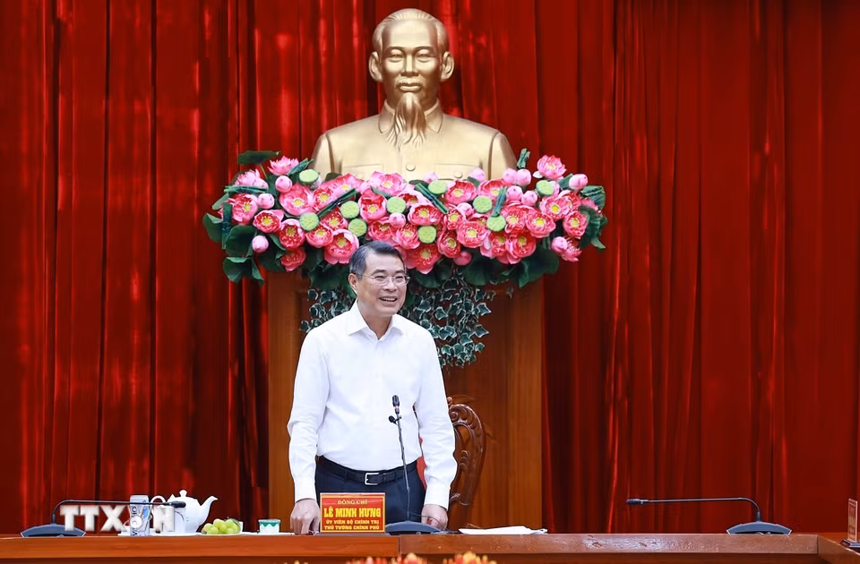 Thủ tướng Lê Minh Hưng chủ trì làm việc với Ban Thường vụ Tỉnh ủy Vĩnh Long. (Ảnh: Dương Giang/TTXVN)