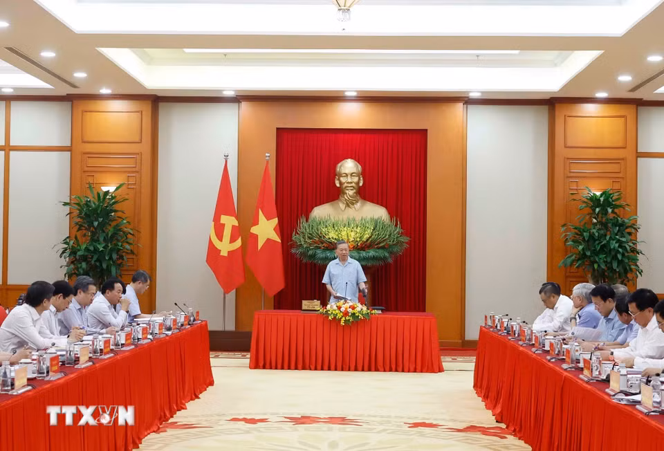 Tổng Bí thư, Chủ tịch nước Tô Lâm chủ trì cuộc làm việc về Đề án đổi mới mô hình phát triển đất nước. (Ảnh: Thống Nhất/TTXVN)