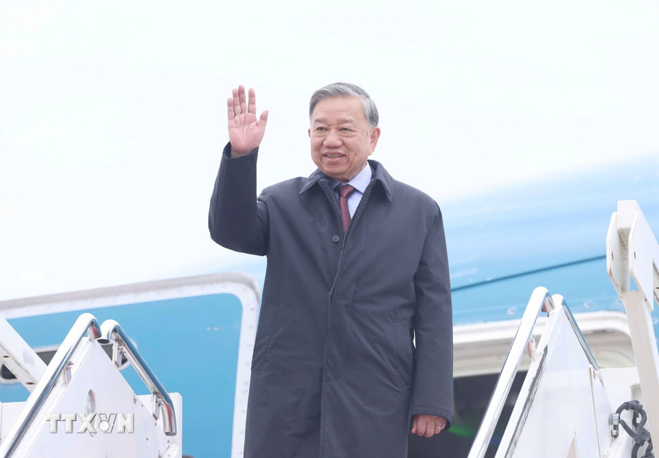 Tổng Bí thư Tô Lâm đến Sân bay quân sự Andrews, thủ đô Washington D.C. (Ảnh: Thống Nhất/TTXVN)