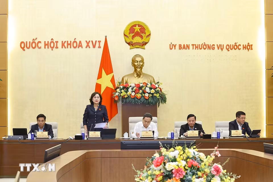 Phó Chủ tịch Quốc hội Nguyễn Thị Hồng điều hành nội dung phiên họp. (Ảnh: Doãn Tấn/TTXVN)