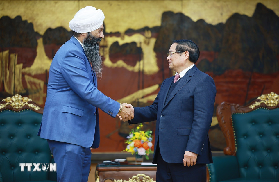 Thủ tướng Phạm Minh Chính tiếp ông Randeep Sarai, Bộ trưởng Phát triển quốc tế, Bộ Các vấn đề toàn cầu Canada. (Ảnh: Dương Giang/TTXVN)