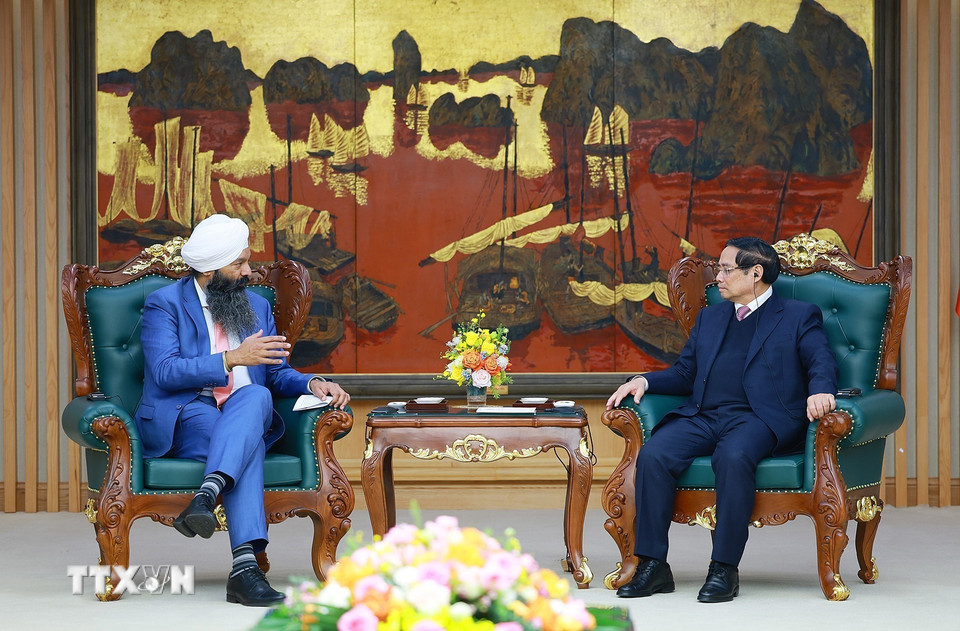 Thủ tướng Phạm Minh Chính tiếp ông Randeep Sarai, Bộ trưởng Phát triển quốc tế, Bộ Các vấn đề toàn cầu Canada. (Ảnh: Dương Giang/TTXVN)