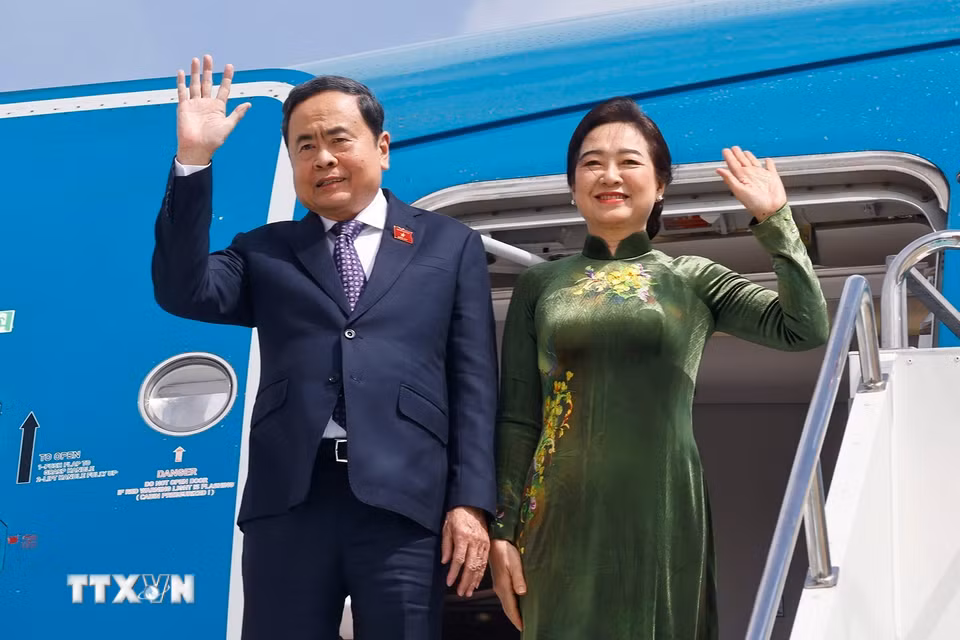 Chủ tịch Quốc hội Trần Thanh Mẫn và Phu nhân cùng Đoàn đại biểu cấp cao Việt Nam đến thành phố Istanbul, bắt đầu tham dự Đại hội đồng lần thứ 152 của Liên minh Nghị viện Thế giới (IPU-152). (Ảnh: Doãn Tấn/TTXVN)
